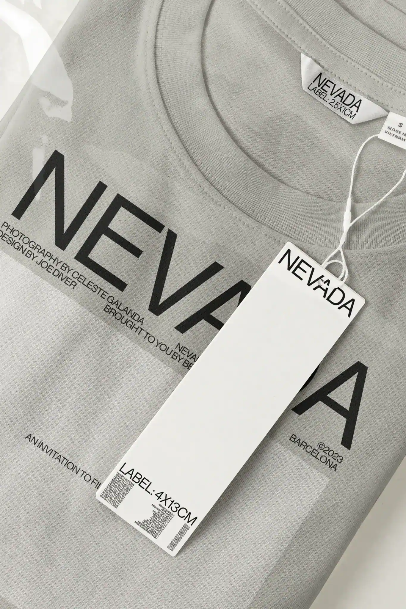 Close-up of a t-shirt mockup with its label mockup, PSD file of a label mockup, t-shirt mockup, apparel mockup, clothing mockup, fashion mockup, high quality mockup, premium quality t-shirt mockup.