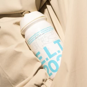 Sports bottle 'Every Little Thing' inside beige coat