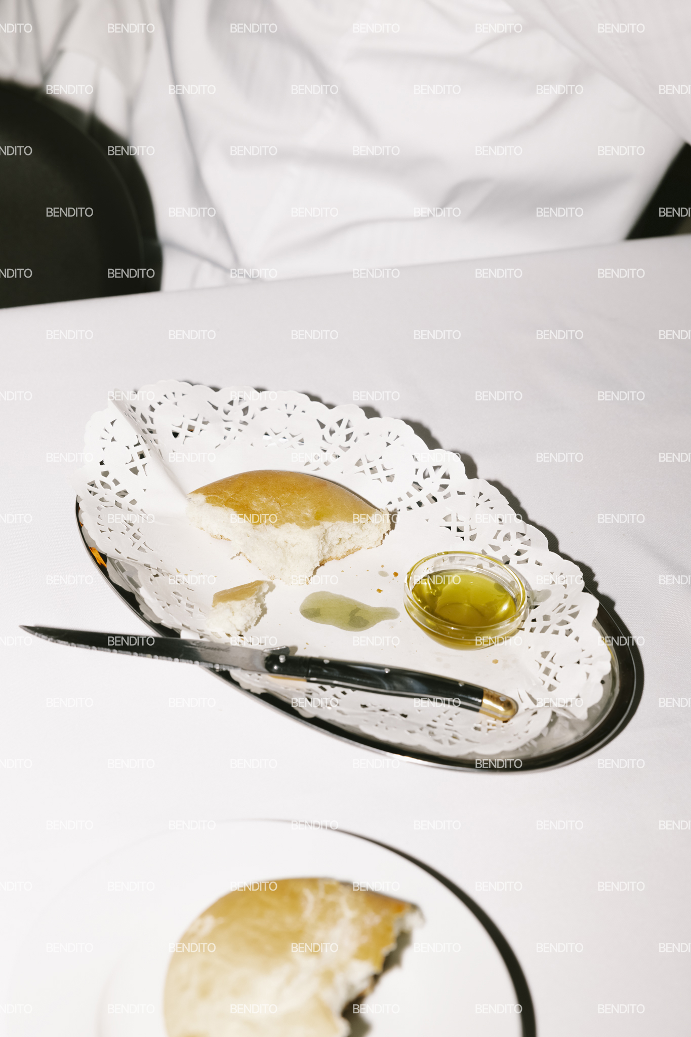 Bread and olive oil on a decorative plate.