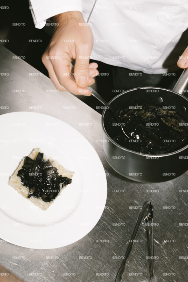 Detailed view of a chef plating a dish — Stock Photo.