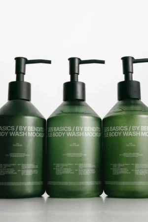 Three green pump bottles labeled LES BASICS / BY BENDITO LE BODY WASH MOCKUP are arranged side by side against a plain white background.