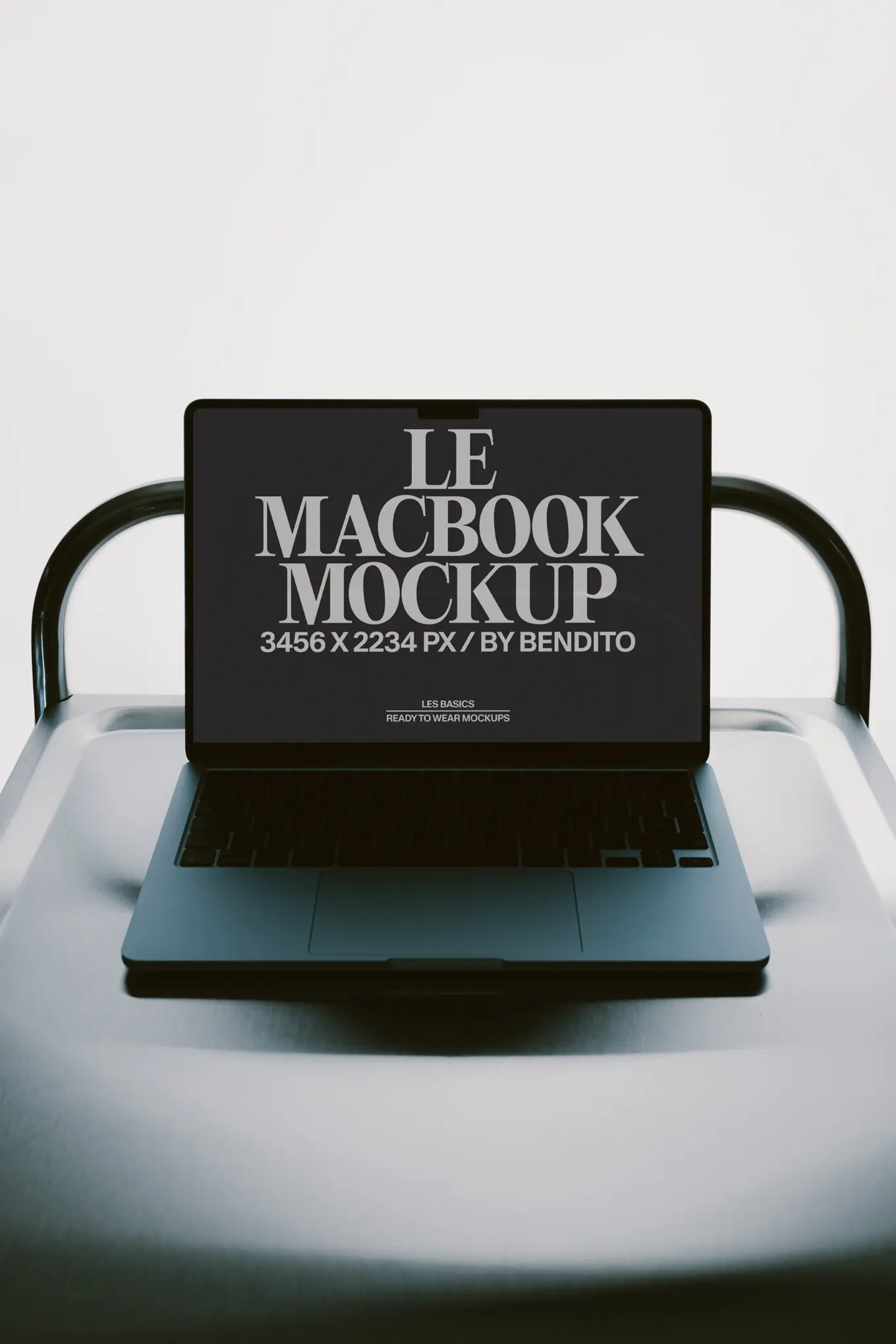LB26 W23 Le Macbook Mockup - Bendito Mockup